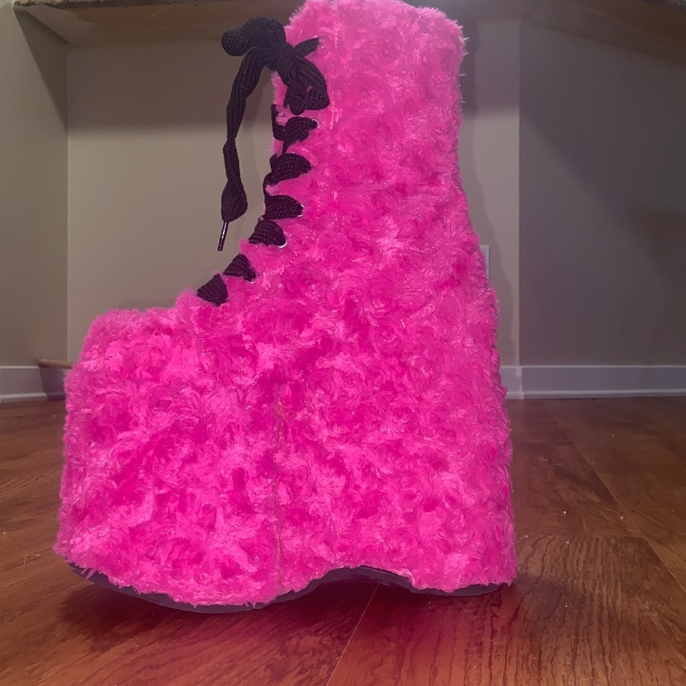 7” Demonia Fuxzy Hot Pink platforms - Picture 4 of 9